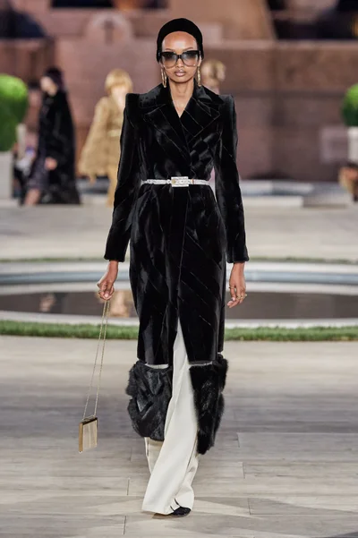 Look 16